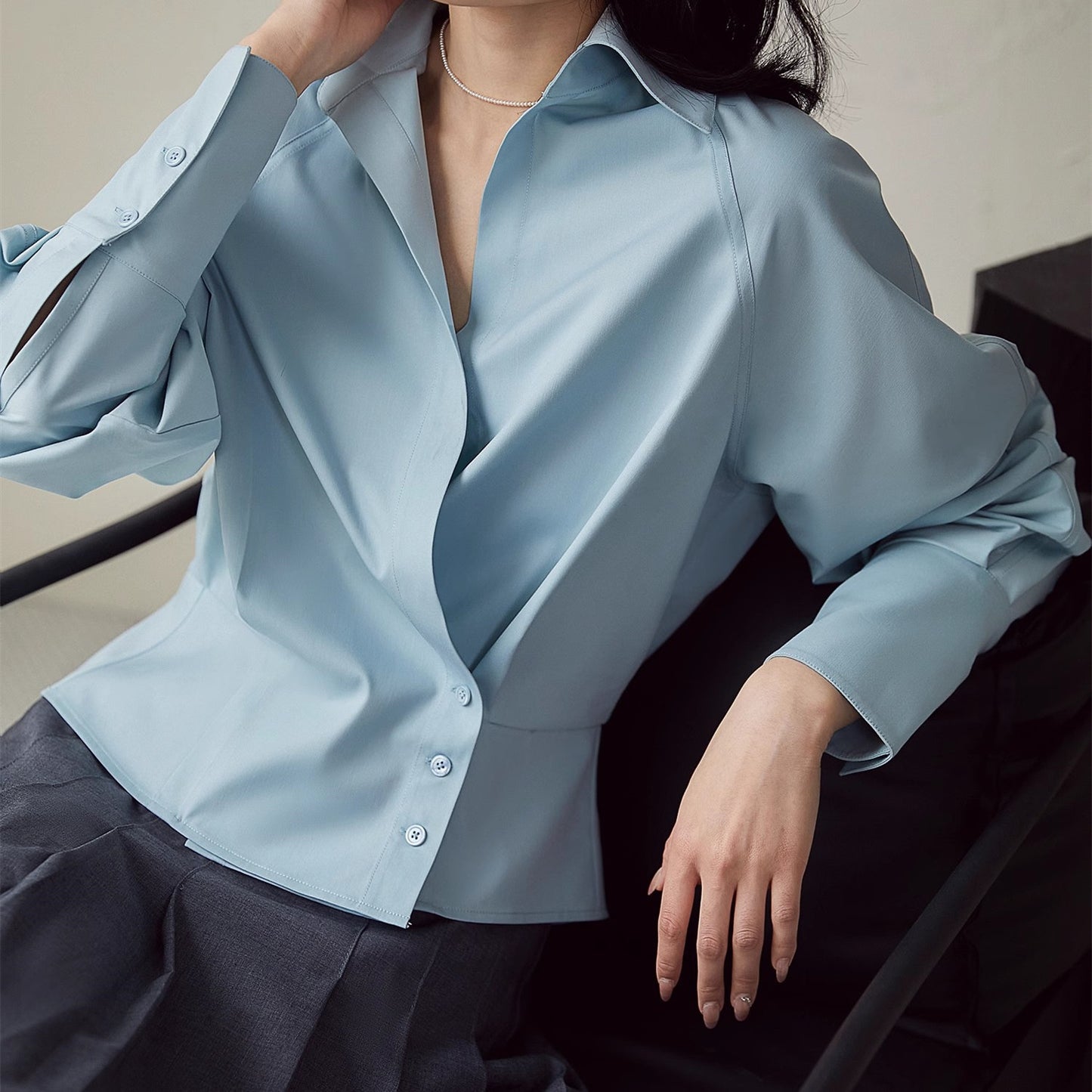 2025设计感斜扣白衬衫不对称灯笼袖上衣春装女装春夏女式白色衫衣